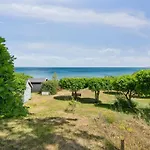 Vanta - 50m From The Sea By Interhome