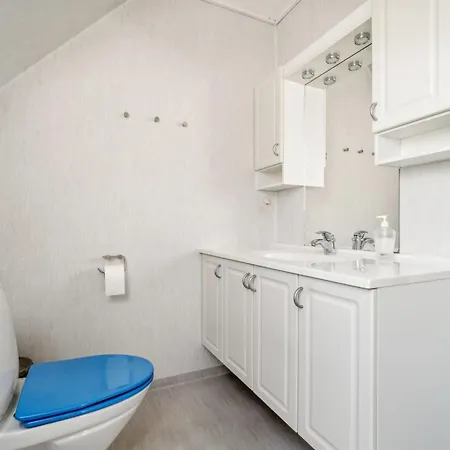 Vanta - 50m From The Sea By Interhome
